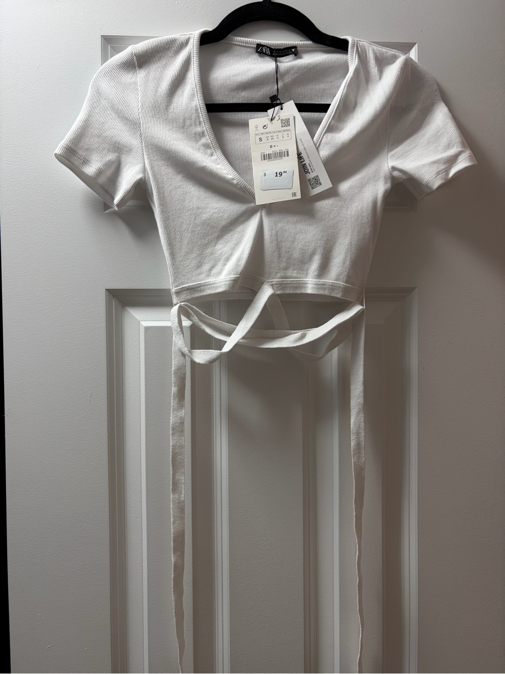 ZARA White Ribbed V-Neck Tie-Front Crop Top